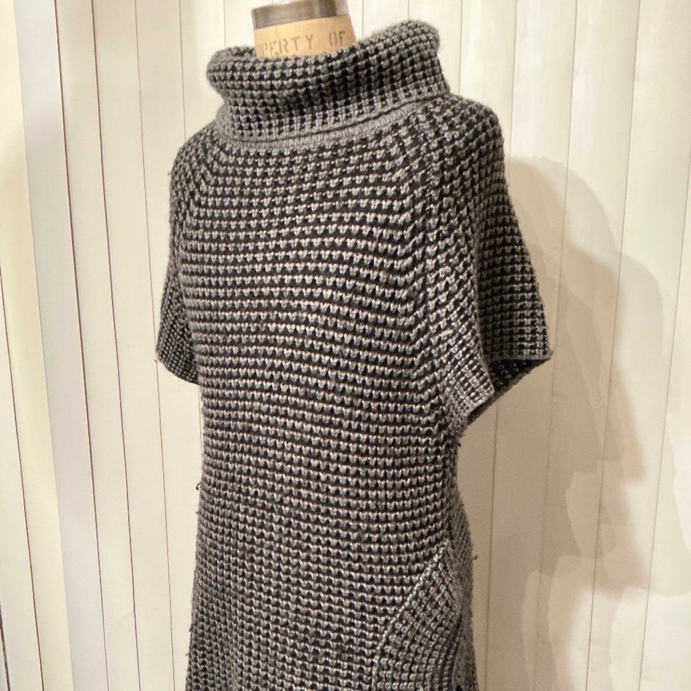 Max Studio Sweater Dress/Top – Size Large  Cowl Neck, Side Pockets  Preowned